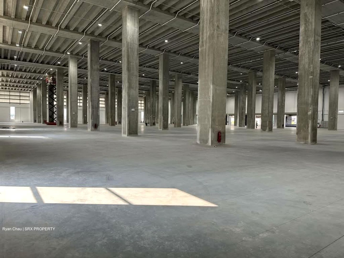 Jurong East MRT (D22), Warehouse #535341271